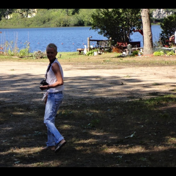 Meet your Posher, Laurie - Picture 1 of 1